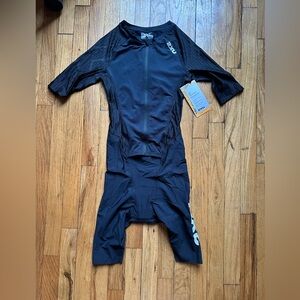 2XU Aero Sleeved Trisuit - NWT size S